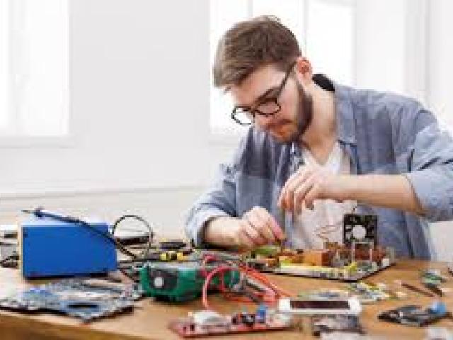Electronics service person available in Neelambur
